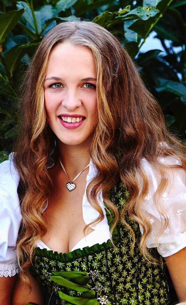 hundesitter w mariella-karina d2f79d9e-0f80-40c9-837e-c004ba66e088